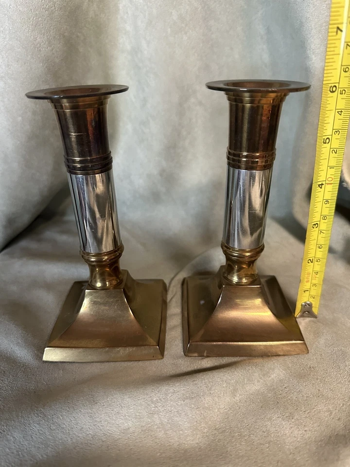 Juego de 2 candelabros cónicos vintage de latón y estaño Foto 2 de 4