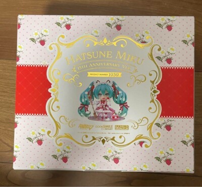 Nendoroid Hatsune Miku 15th Anniversary Ver. Strawberry dress From