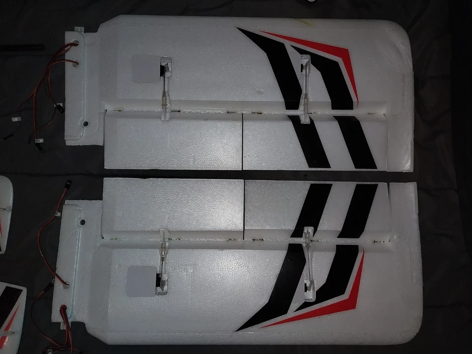 E-flite Night Timber X 1.2m BNF Basic with AS3X+ and SAFE EFL013850 - PARTS ONLY - Image 3 of 4