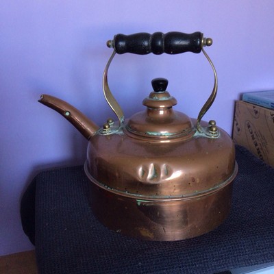 Vintage Kupfer Wasserkocher mit Holzgriff Marmor im Ausguss