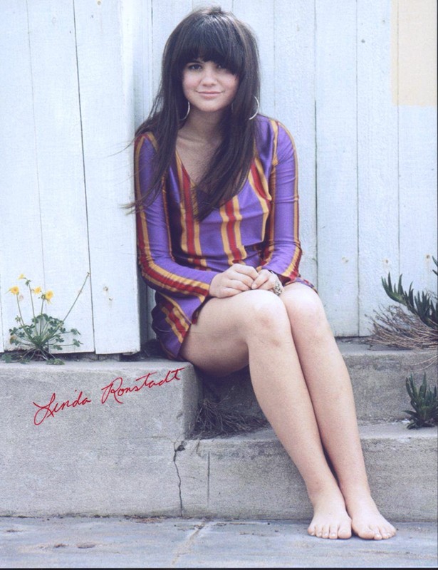 LINDA RONSTADT Hand Signed Autographed Photo