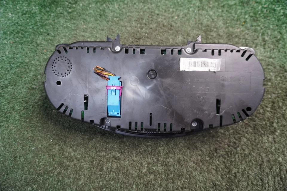 2015 VOLKSWAGEN Tiguan Speedometer Gauge Cluster OEM 65K Miles  7223982 - Imagem 3 de 4