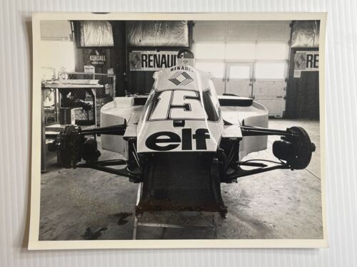 Vintage Original 1980s Photo - Renault Elf #15 Formula 1 Race Car In Garage 8x10 - Picture 1 of 3