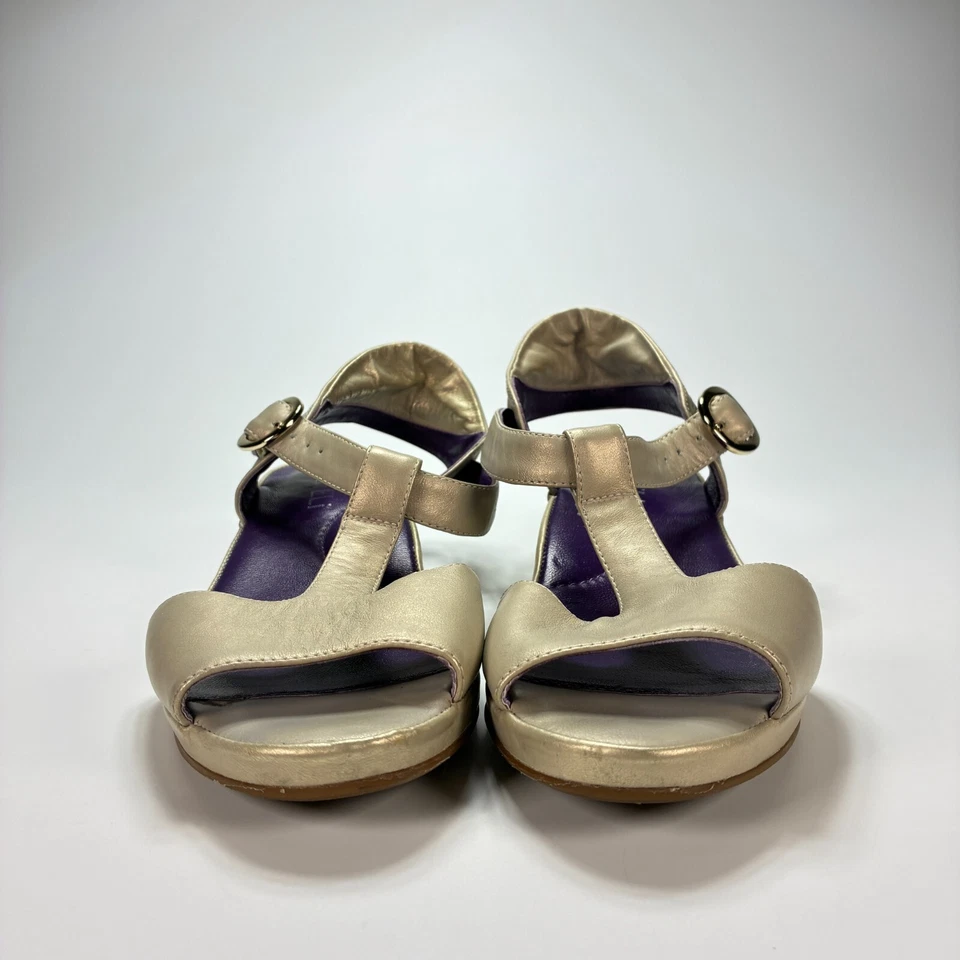 Sandalias de gladiador Vaneli para mujer doradas punta abierta informales tacones de cuña para mujer talla 7,5 Foto 3 de 4