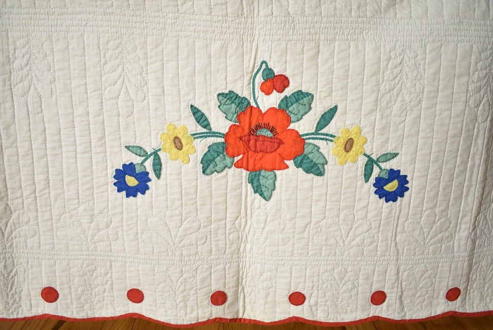 Edredón antiguo vintage bien acolchado años 30 apliques de flores de amapola, margarita y azul! Foto 4 de 4