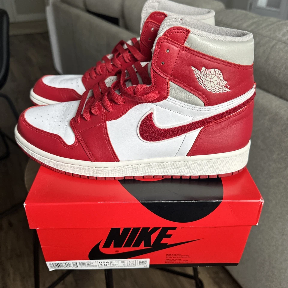 Size 10.5 - Air Jordan 1 OG High Newstalgia Chenille W - Imagem 2 de 4