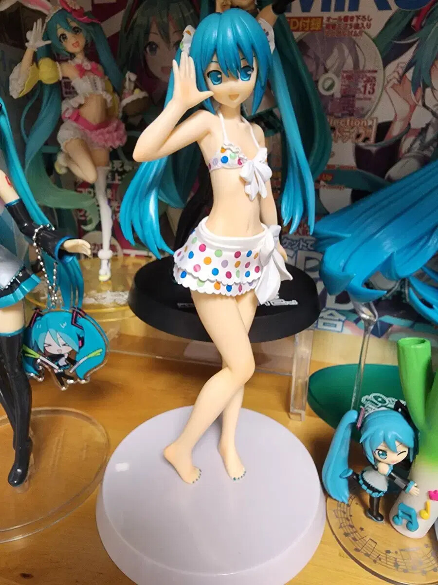 Hatsune Miku Polka Dot Bikini Swimsuit Figure