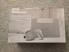 Brookstone Audio Entspannungsset ruhige Klänge Lautsprecher & Augenmaske mit USB-Timer