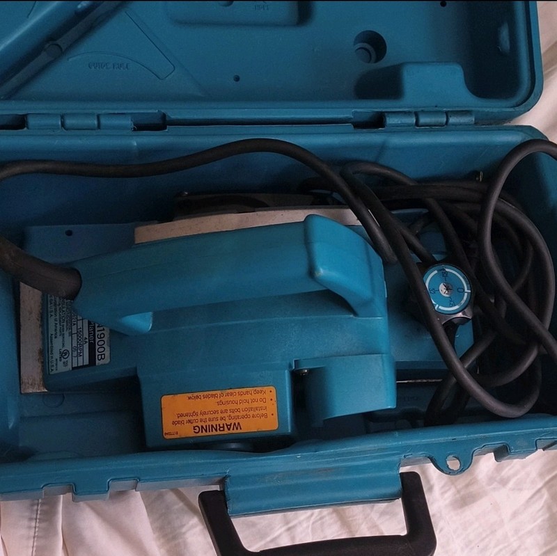 Makita Power Planer 1900B 15000 RPM w/Hard Case & Accessories