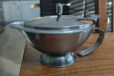 Oggi Stainless Gravy Boat with Attached Lid 8.5in L x 5in H x 5in W Vintage