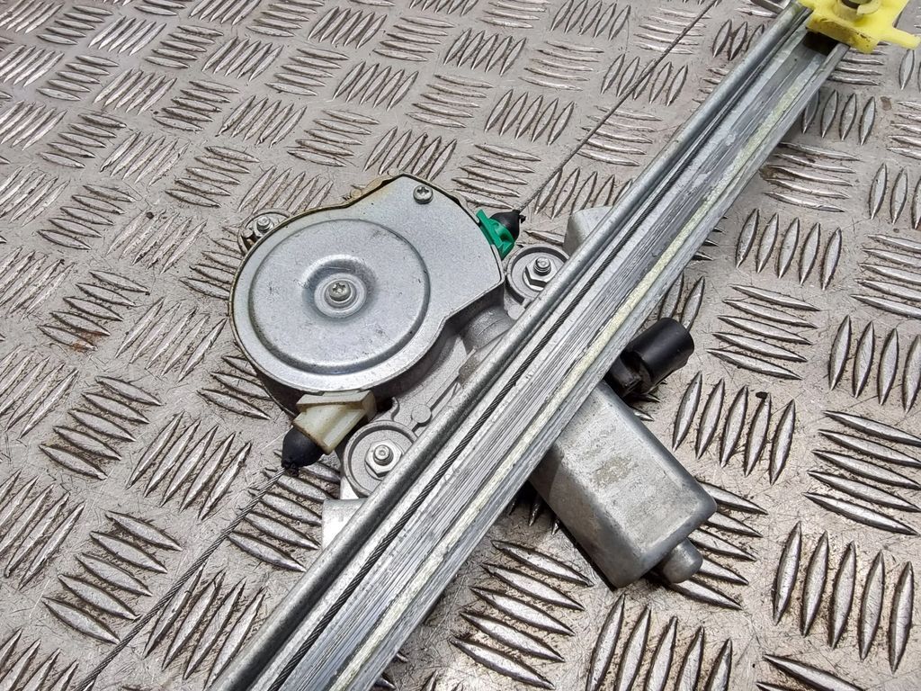 Opel VIVARO 2010 Right Front Door Window Regulator With Motor 