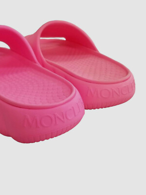 サンダル・ミュール MONCLER Women Sandals 4C00040 M4095 50N Pink Moncler Mon Summer Sandals | Pink | FARFETCH