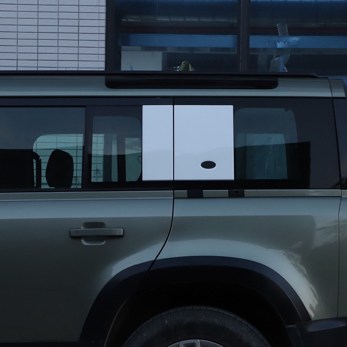 Window Lift Panel Cover For Land Rover Defender 110/130 (2020-2025) – Carbon Fiber Textured ABS Interior Upgrade
