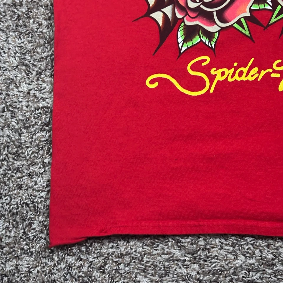Camiseta Marvel Vermelha Inspirada em Ed Hardy Tattoo Spiderman Tamanho Grande 21x27 - Imagem 4 de 4