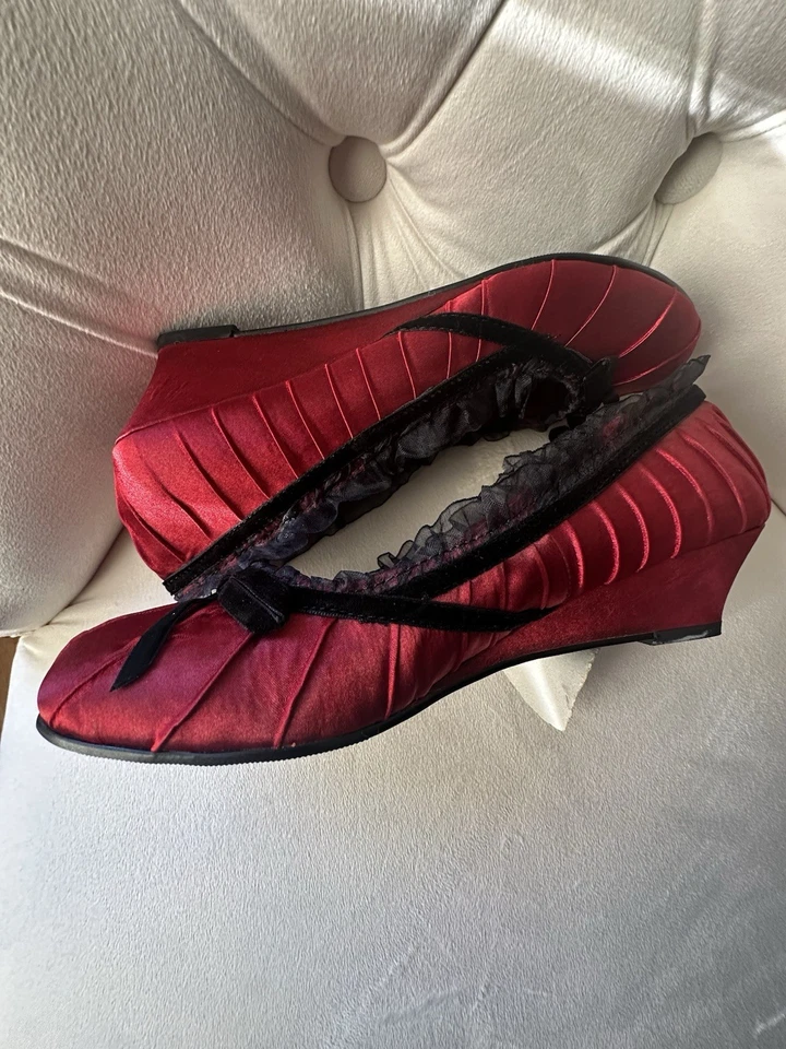 Zapatos cuñas satinadas rojas Foto 4 de 4