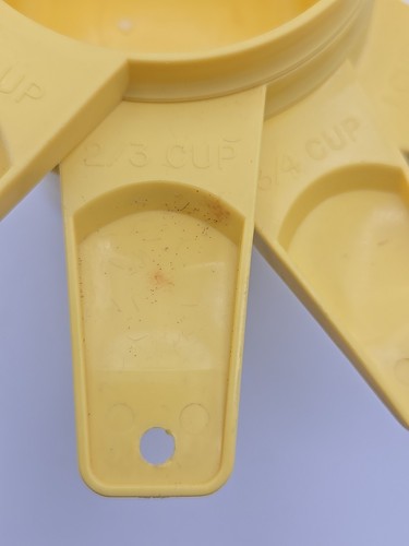 Vintage Tupperware Measuring Cups Set of 4 Yellow Retro 1/2 to 1 cup Baking USA - Picture 3 of 11