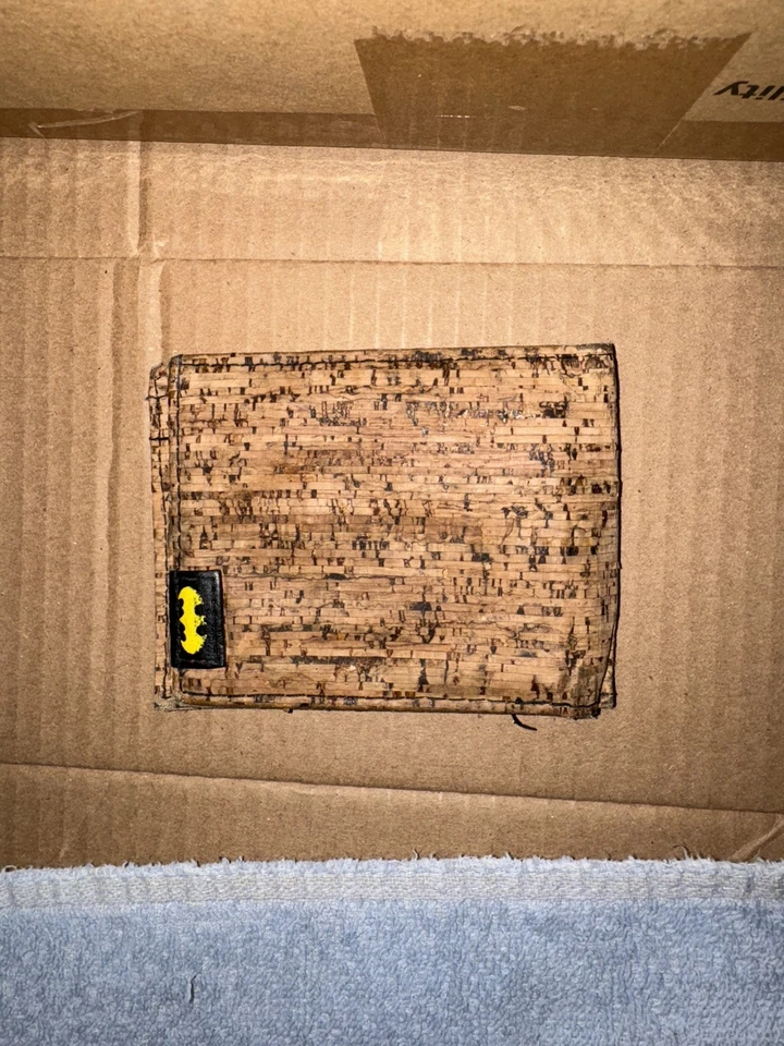USED Bioworld DC comic Batman Bi-fold brown and black Cork Wallet - Image 3 of 4