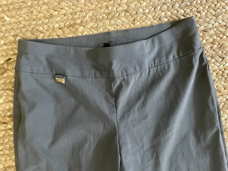 Женские приталенные серые эластичные брюки-капри Alfani со средней посадкой и контролем живота серые 10 - Изображение 2 из 4