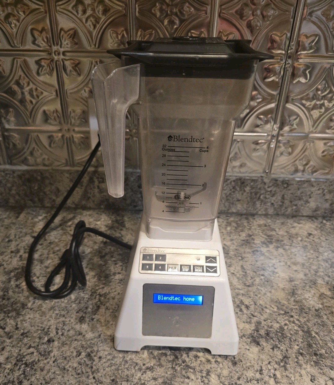 Blendtec Total Blender ES3 White/Black with Jar 36 oz Tested
