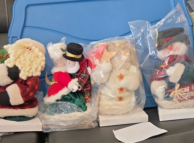 Christmas Jiggling Figurine Lot Santa & Mrs. Claus Angel Snowman Multicolor