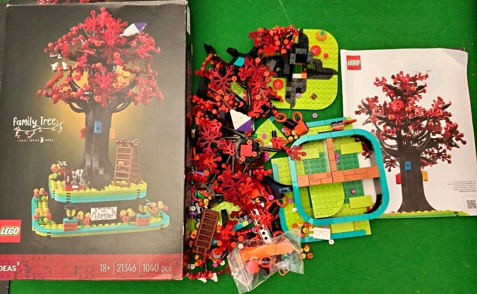 LEGO Ideas 21346 Family Tree, photo 1 of 5