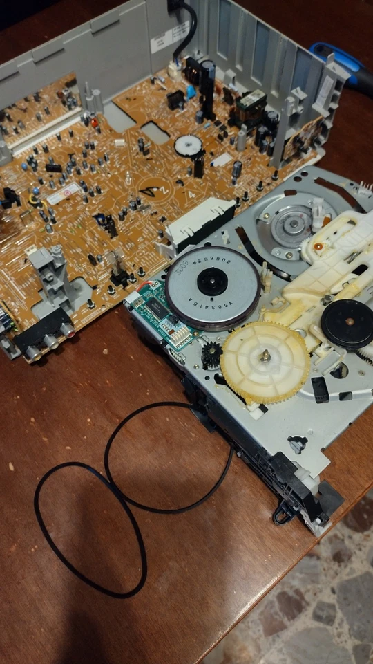 SHARP VC-GH60 VIDEOREGISTRATORE VHS 6 TESTINE STEREO REVISIONATO + TELECOMANDO  - Immagine 2 di 4