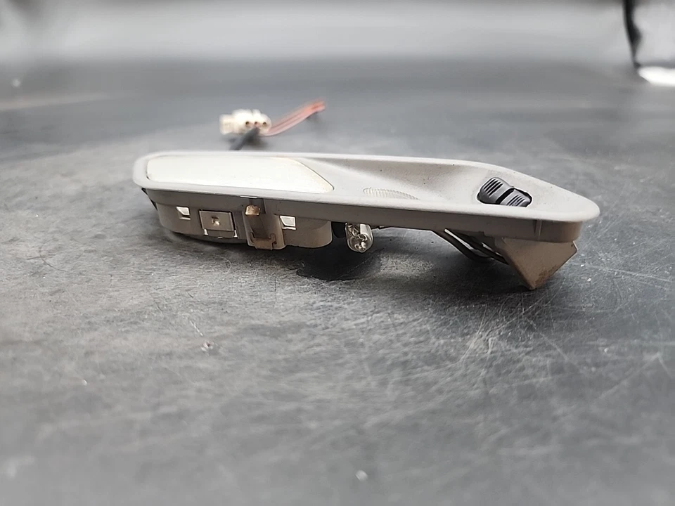 Luz de mapa trasera derecha gris BMW E32 740I 735IL 1988-1994 R3-48 Foto 4 de 4