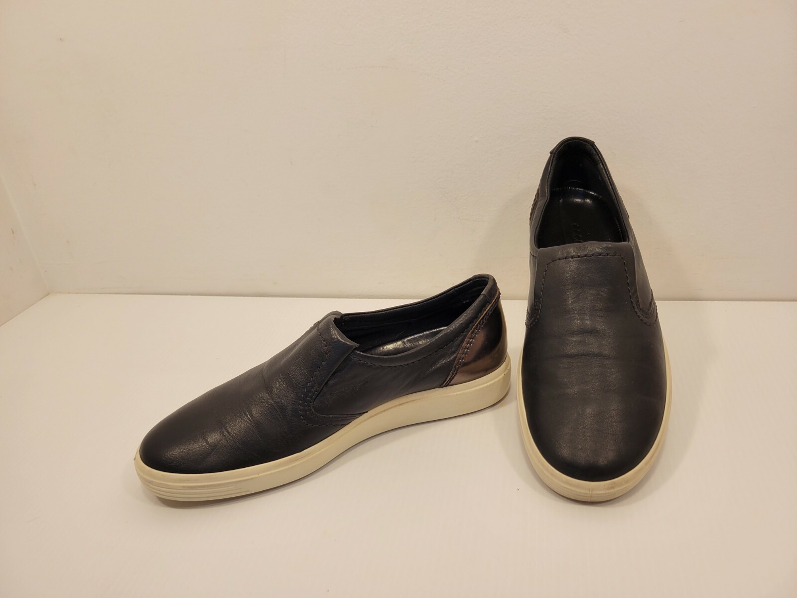 ecco black leather slip on sneakers