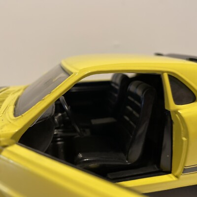 Ford Mustang Boss 302 1970 Jaune – ERTL American Muscle 1/18 – Miniature Zamac