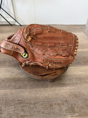 Wilson ~ Optima Gold ~ OG3 A9824 ~ Softball Mitt ~ 13.5  ~ RHT