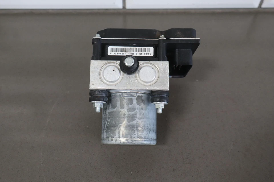 Conjunto de bomba/módulo ABS Chevy Camaro OEM 12-15 Foto 2 de 4