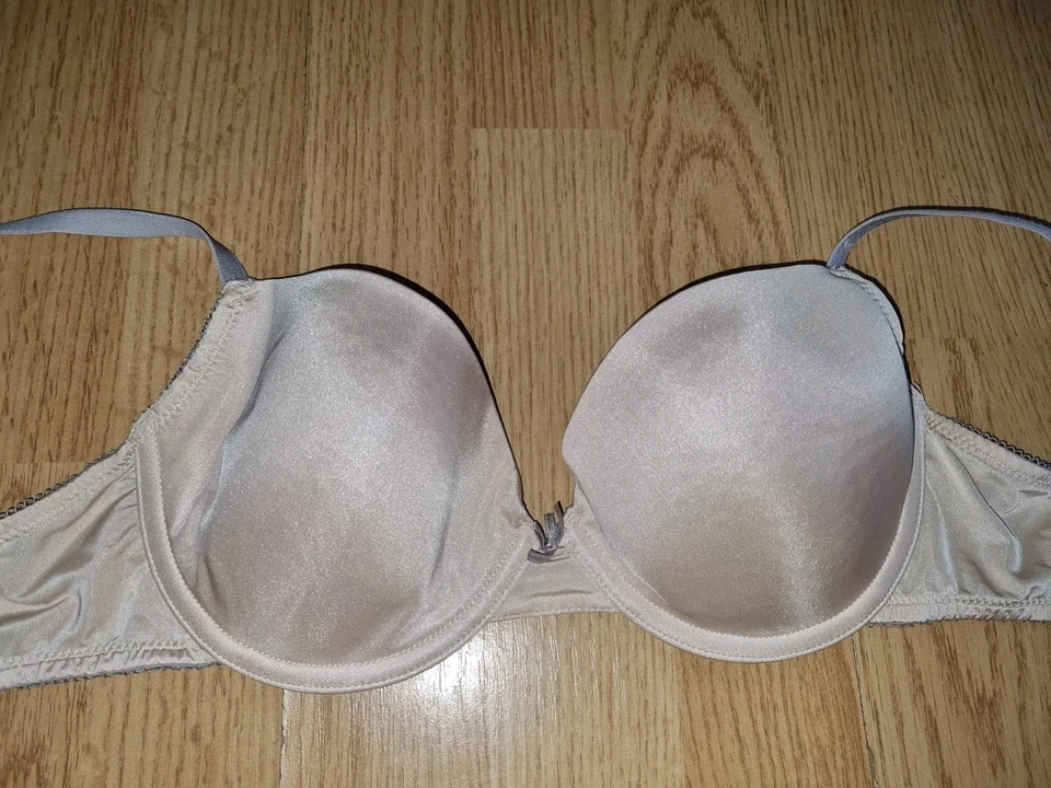 Gorgeous beige NEW LOOK padded Underwired Bra Size 34C - Image 1 of 1