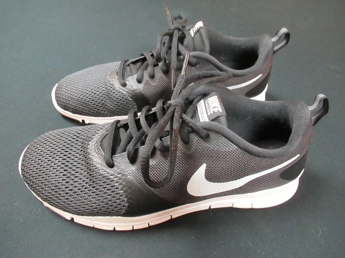 famoso Tipo delantero Inspiración NIKE FLEX ESSENTIAL TR BLACK AND WHITE WOMENS RUNNING ATLETIC SHOES SIZE 7  | eBay