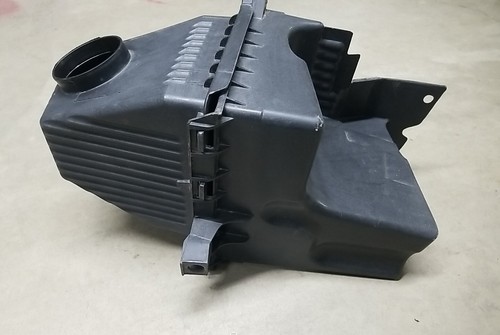 1995-1999 Lesabre Bonneville Regency Park Ave 3.8L Air Cleaner Filter Housing - Picture 4 of 7