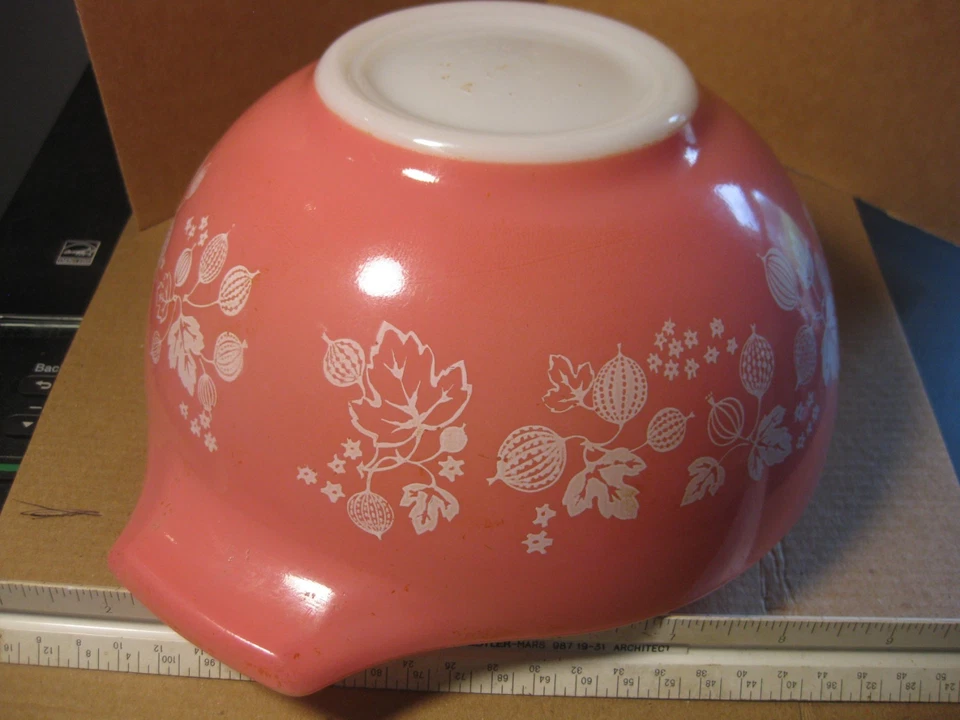 Pyrex Cinderella Mixing Bowl Gooseberry white on pink 442 - 1 1/2 qt - image 3 of 4