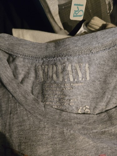 Nirvana Gray & Pink T-Shirt Size XS Concert Music Grunge Casual Previously Loved - Picture 4 of 5