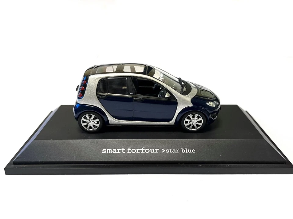smart forfour (Baureihe 454), star blue, blau silber  Schuco 1:43 - Bild 3 von 4