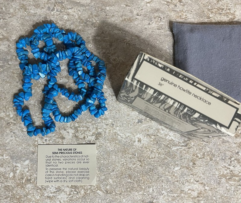 NEW AVON 1987 GENUINE HOWLITE NECKLACE  FREE SHIPPING!