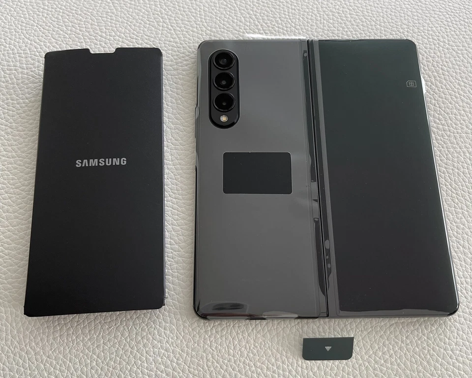 Samsung Galaxy Z Flip3 5G - 512 GB - Phantom Black (Unlocked) - Image 3 of 4