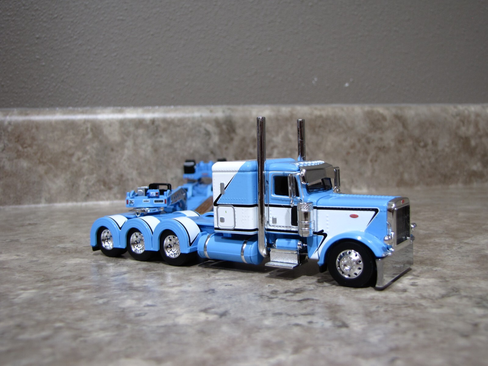 DCP 1/64 Baby Blue White Tri-Axle Peterbilt 389 Fontaine Lowboy Trailer 60-1972