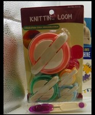 Knitting Loom Pompom Maker 4 Kinds of Sizes Colors Crafting Tool New in Package