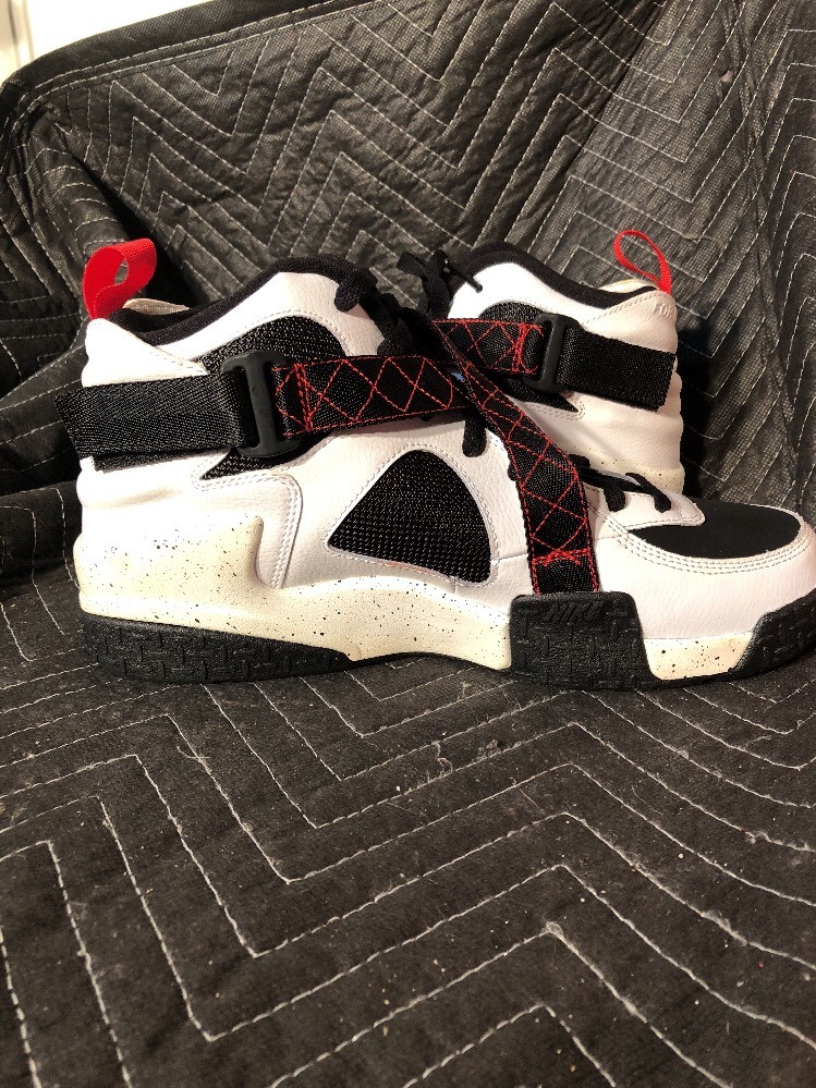 Men's Nike Air Raid “Outdoor Use Only” Athletic shoes 642330-100 642330-100 642330-100 Size 11.5 353a59 Men's Nike Air Raid “Outdoor Use Only” Athletic shoes 642330-100 642330-100 642330-100 Size 11.5 353a59