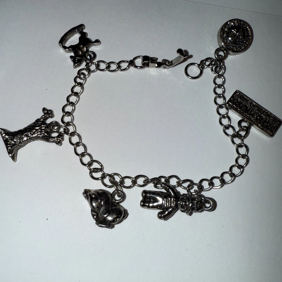 Disney Mary Poppins 17 Cherry Lane, más 4 pulseras más Disney Charm. Lote/5 Foto 4 de 4