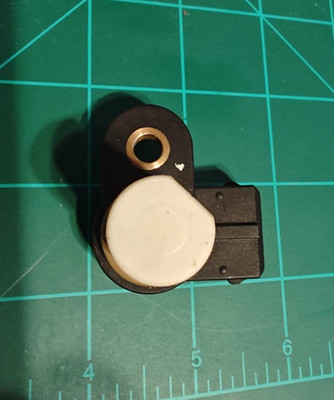 Standard Motor Products PC631 Engine Camshaft Position Sensor
