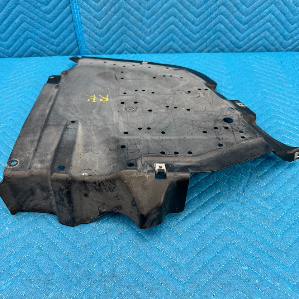 BMW 325i E90 N52 2006-2008 cubierta protectora trasera derecha OEM 748506 Foto 4 de 4