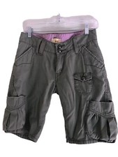 Women Vintage Levis Green Cargo shorts. Size 5