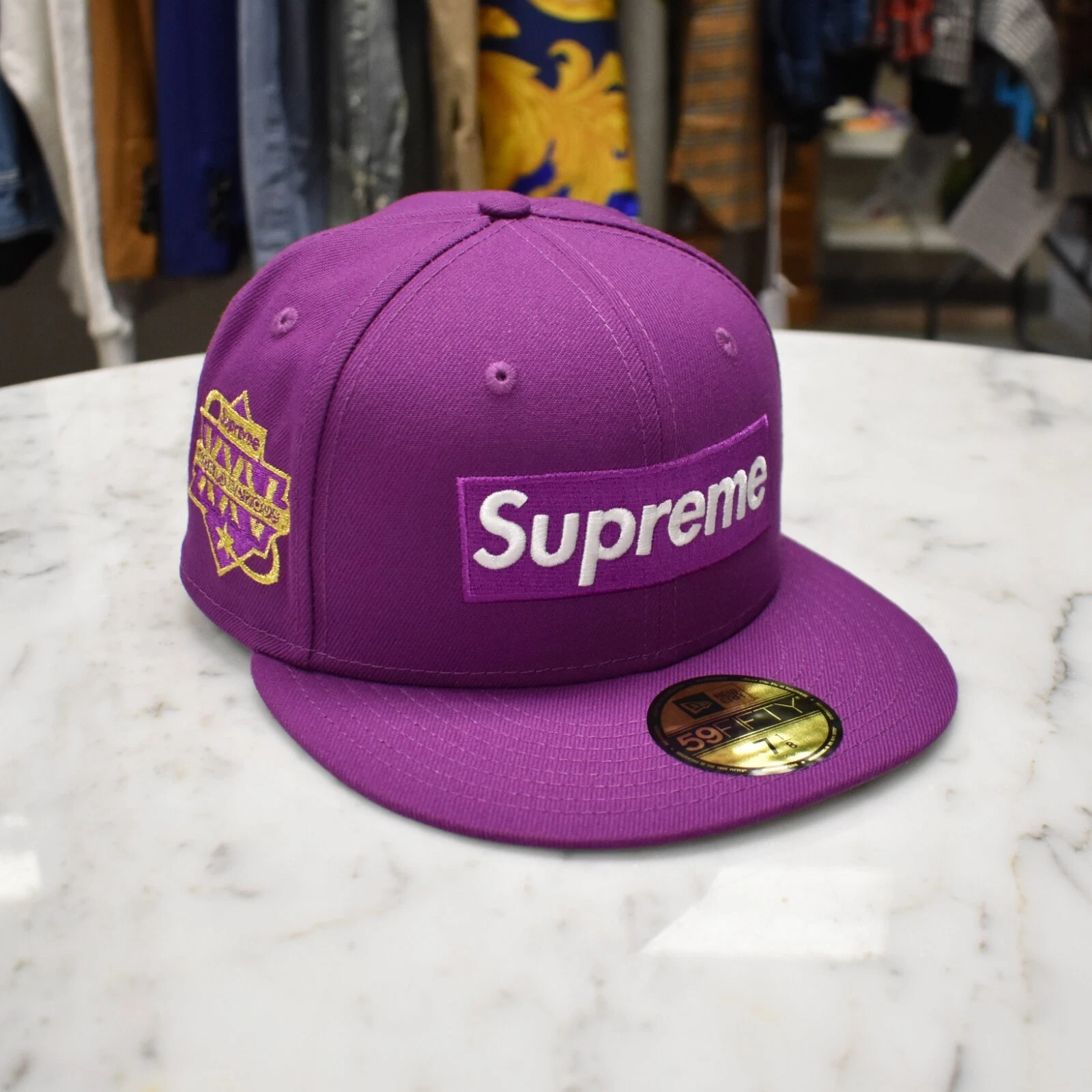 Casquette chapeau championnat logo boîte violette Supreme New Era 7 1/8 SS25 AUTHENTIQUE neuve avec étiquette