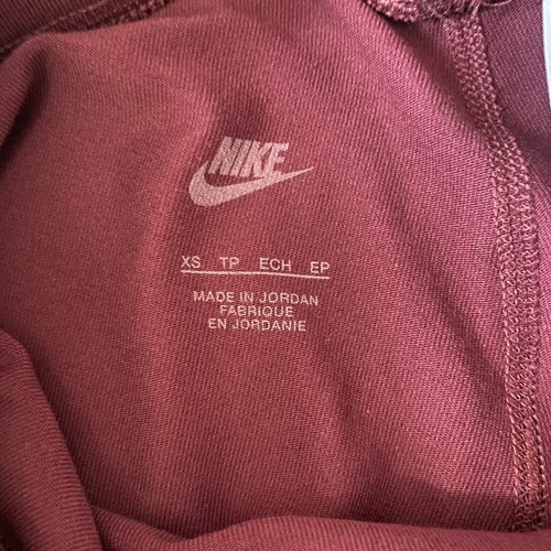 Nike Women's Sportswear Mid Rise Essential Shorts Size XS Burgundy New With Tags - Picture 5 of 6