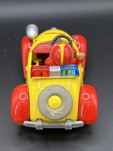 VINTAGE FIREMAN SAM FIRE DEPARTMENT PULL BACK N GO DIE-CAST RED & YELLOW CAR - Picture 7 of 12