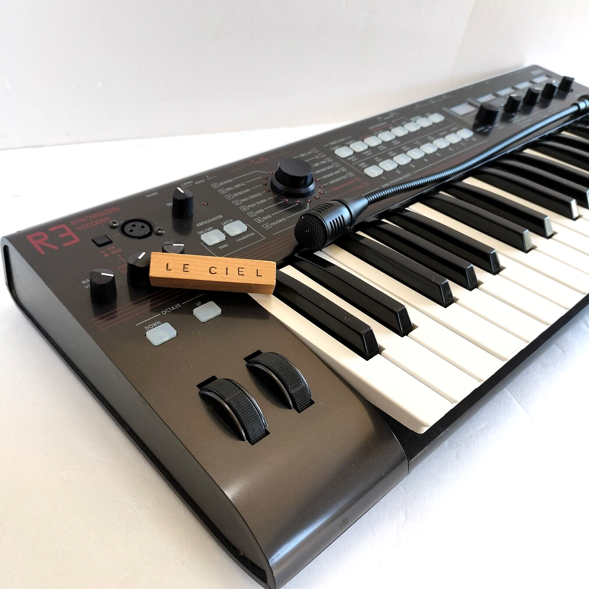 Korg R3 Keyboard Synthesizer Vacoder Black keyboard w